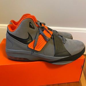 Nike Basketball Shoe - Size 13